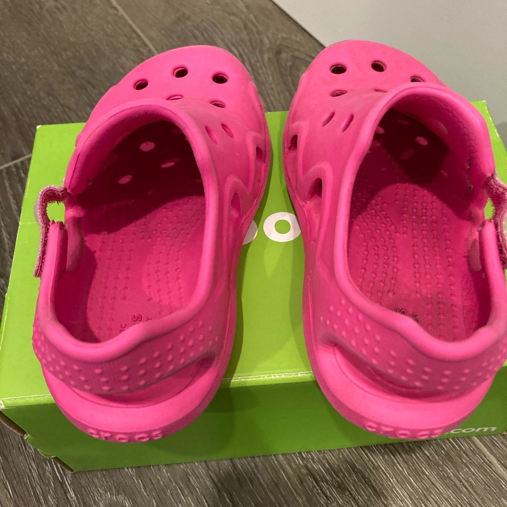 Pink crocs - Picture 2 of 4